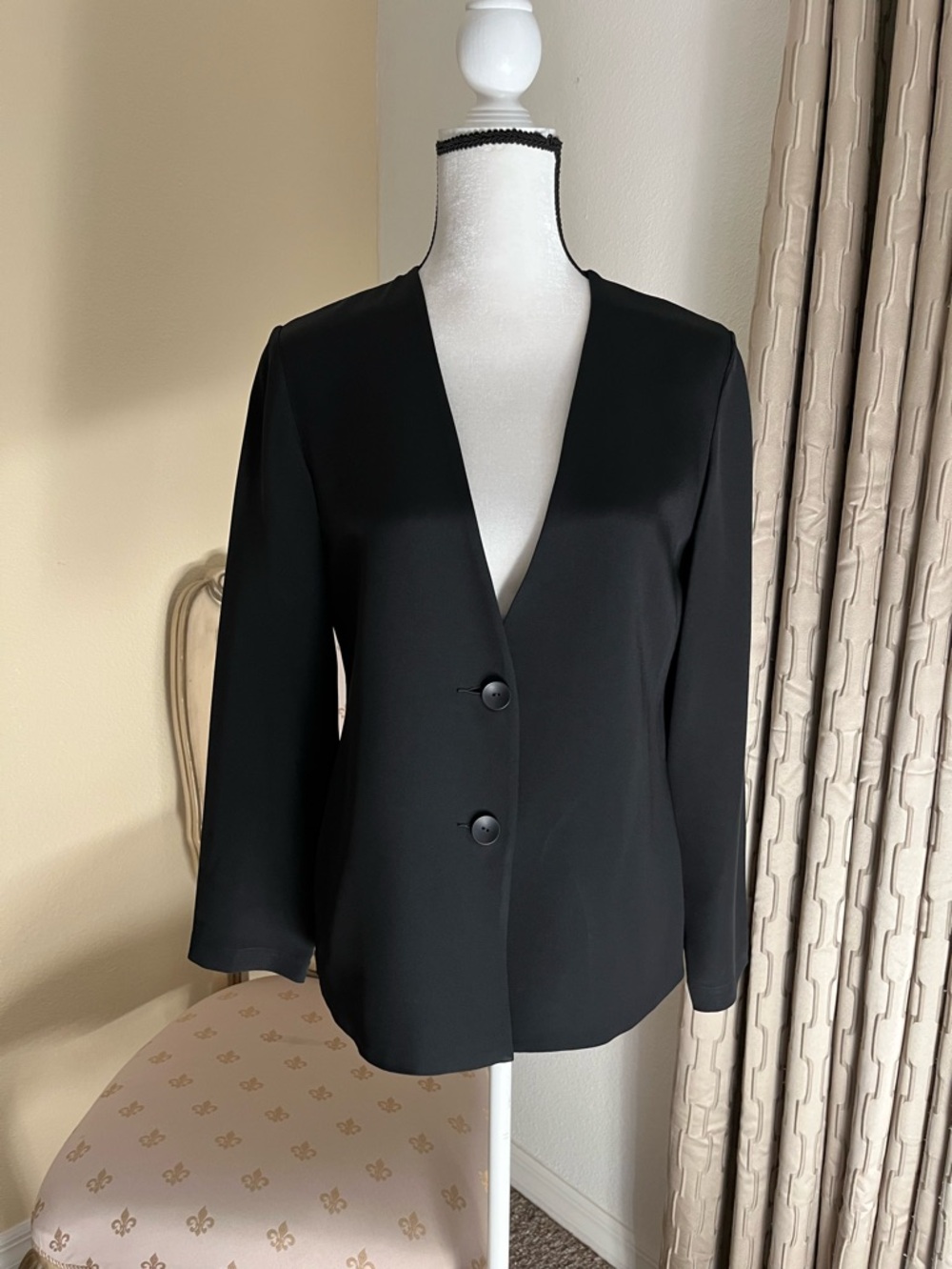 Peter Cohen Luxury Chic Black Lightweight Two Button Long Sleeve Blazer. Sz S